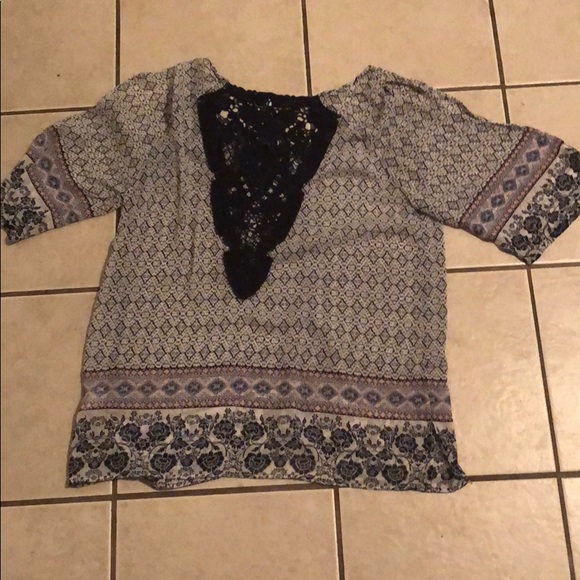 Cute silk top with a lace open back - Picture 2 of 2